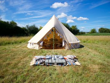 Bell tent with cooking kit (added by manager 07 jul 2022)