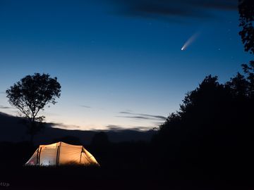 Comet neowise over the campsite (added by visitor 17 jul 2020)