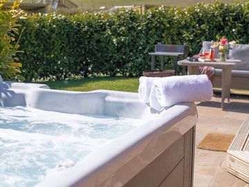 Hot tub outside the wigwam