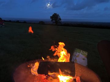 We took our own fire pit but you can also rent one during your stay (added by visitor 30 aug 2023)