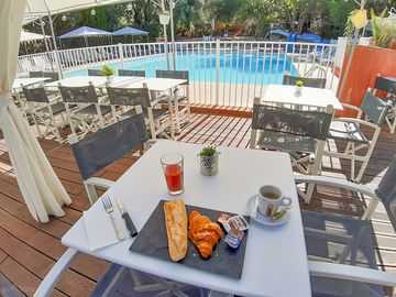 Restaurant by the pool