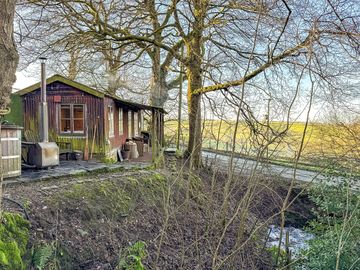 The doghouse side view