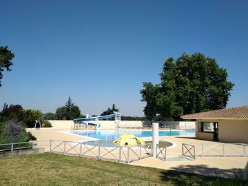 Nearby heated swimming pool, open in july and august (added by manager 14 jan 2019)