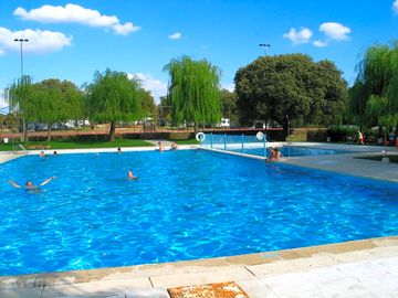 Open-air swimming pool (added by manager 30 nov 2018)