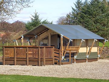 Safari tent exterior (added by manager 02 apr 2019)