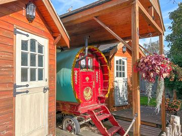 Ruby rose and shepherd's huts containing a shower room and kitchen (added by manager 13 oct 2023)