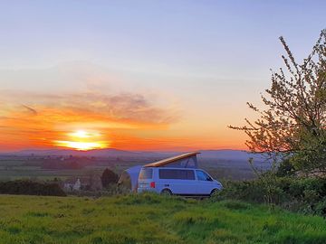 Wake up to a summer's sunrise with views over the vale (added by manager 27 mar 2023)