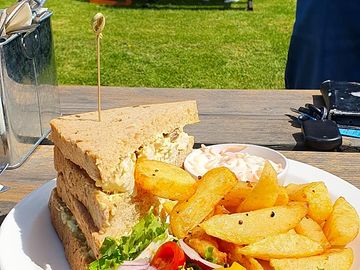Pub lunch on site (added by lee_h203401 29 may 2022)