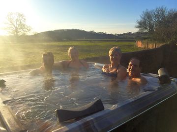 Hot tub for guests to use on site (added by manager 06 jan 2015)