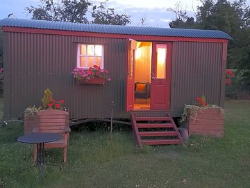 Shepherd's hut exterior (added by manager 14 jul 2022)