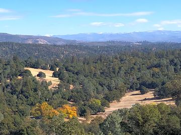 View of the valley and yosemite in the background