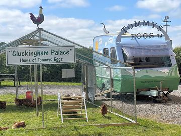 Cluckingham palace (added by manager 04 jun 2024)