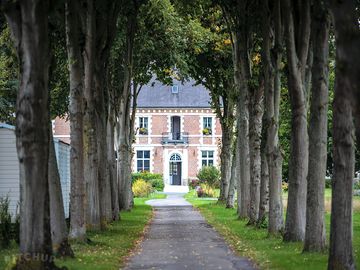 L'entrée de l'hôtel