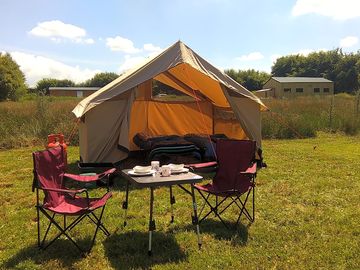 Safari tent
