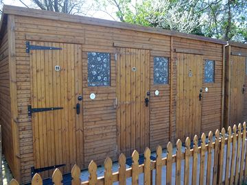 Toilet block, 4 toilets in total