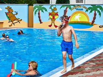 Outdoor swimming pool (9x15 metres) (added by manager 26 dec 2021)