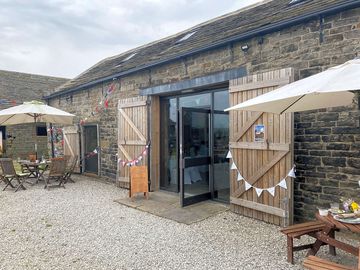 Communal barn and cafe /food (added by lyndsey_m198100 10 sep 2023)