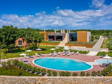 Papafigo campsite - mailmn building
