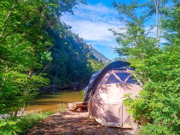 Dôdome on the tarn riverside