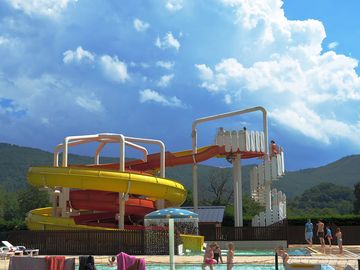 Swimming pool and slides (added by alex_b328055 22 dec 2016)