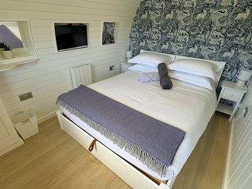 Bedroom 1 pine lodge