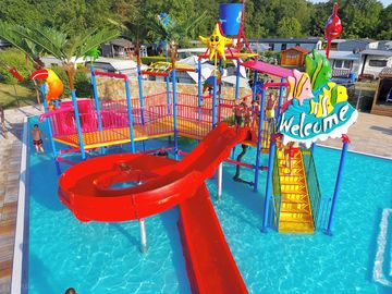 Aquapark mit kinderpool