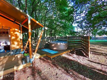 Safari tent and its hot tub