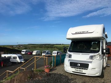 The sun is shining on highview holiday park