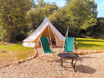 Bell tent (added by manager 23 mar 2023)