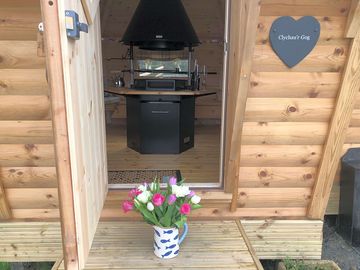 Welcome flowers on cabin doorstep