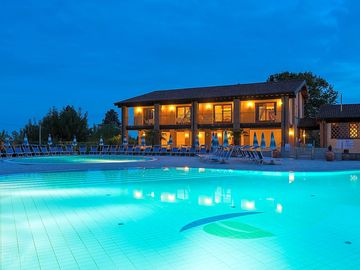 Swimming pool by night (added by manager 02 mar 2020)