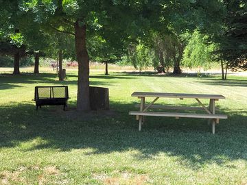 Facilities for outdoor cooking and eating