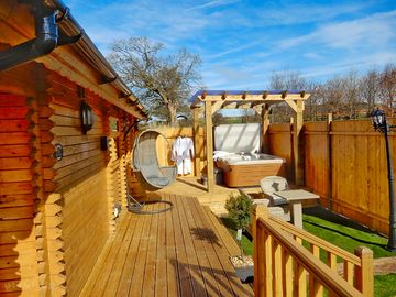 Veranda and hot tub (added by manager 17 apr 2019)