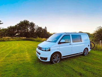Flat field for campervan (added by manager 19 aug 2022)