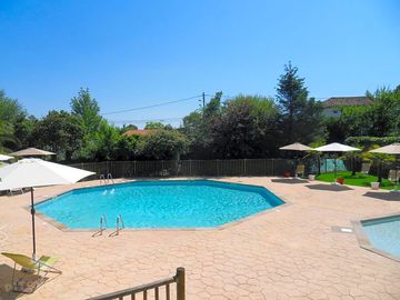 Sun loungers available