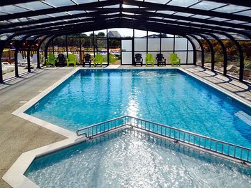 Pool with a retractable roof