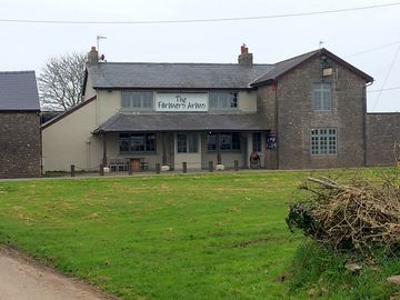 Pub a few minutes' walk away