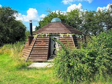 Daisy meadow glamping