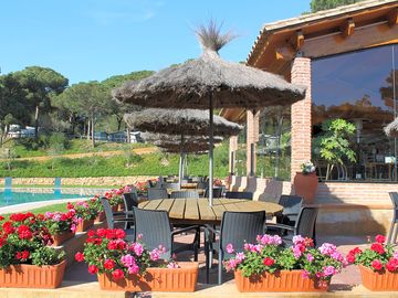 Pool and restaurant