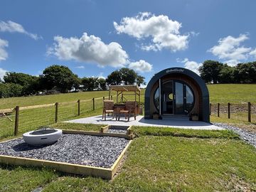 Enclosed garden, fire pit and decking area