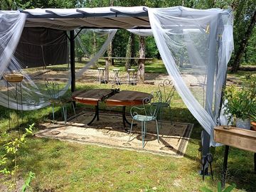 Seating area with a shelter