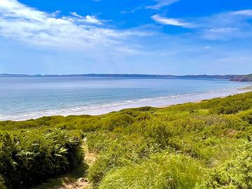 The walk to marros beach