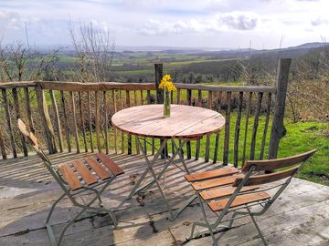 Picnic table with a view (added by manager 25 apr 2023)