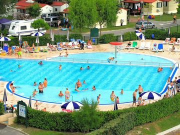 Swimming pool (added by manager 17 nov 2016)