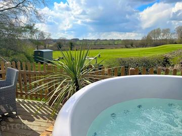 Hot tub with view of beautiful sky and land (added by manager 19 oct 2023)