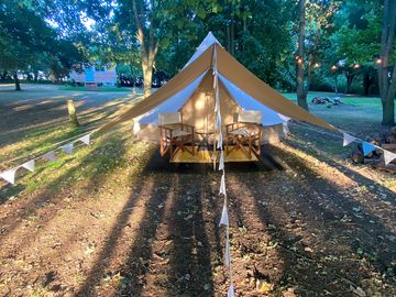 Bell tent with bunting (added by manager 14 jul 2022)
