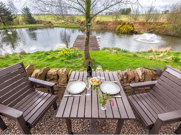 Outdoor seating overlooking the lochan (added by manager 19 jan 2024)
