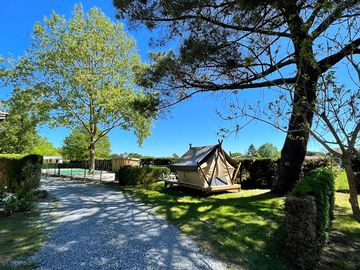 Le camping et sa piscine