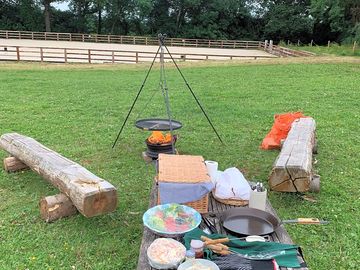 Barbecue hamper and fire pit