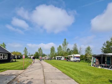 Camping de kan hoeve campingveld met huisjes